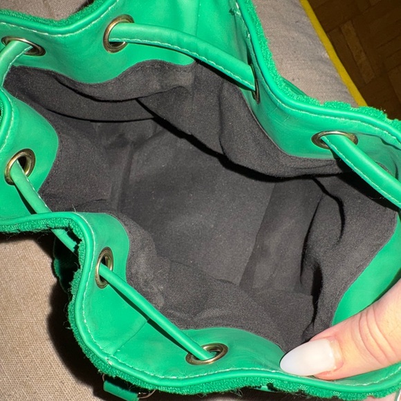 Green Drawstring Bucket Bag - Women - Picture 3 of 3